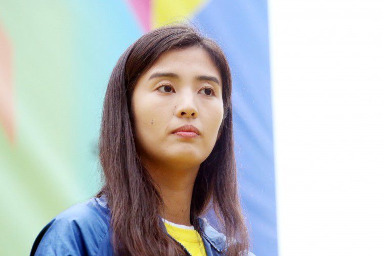 美女扒开尿道口